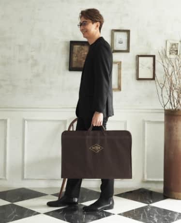 ブランドの信頼を高めるこだわりのガーメントケース